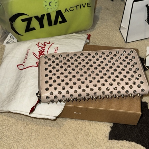 🍀 Buyer’s Appreciation - Gucci, Christian Louboutin & More - Picture 5 of 6